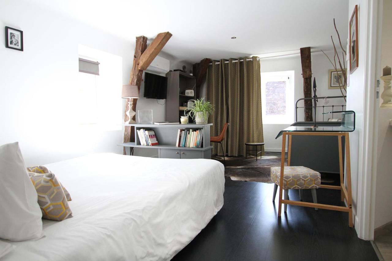 Les Bories In The City - Bed & Breakfast Сарла-ла-Канеда Экстерьер фото